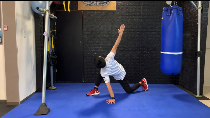 ウォーミングアップのダイナミックストレッチ